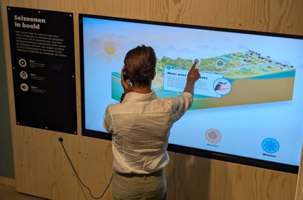 Gewoontedieren tentoonstelling Bezoekerscentrum De Kennemerduinen bezoeker scherm quiz